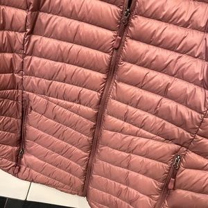 Cute thin easynpackable jacket . Never worn without tags